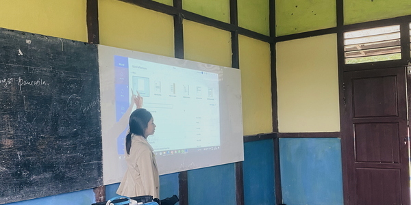 KKN-PPM UGM 2022 Melakukan Pengenalan dan Pelatihan Microsoft Word Bagi Siswa SMP Negeri 13 SATAP